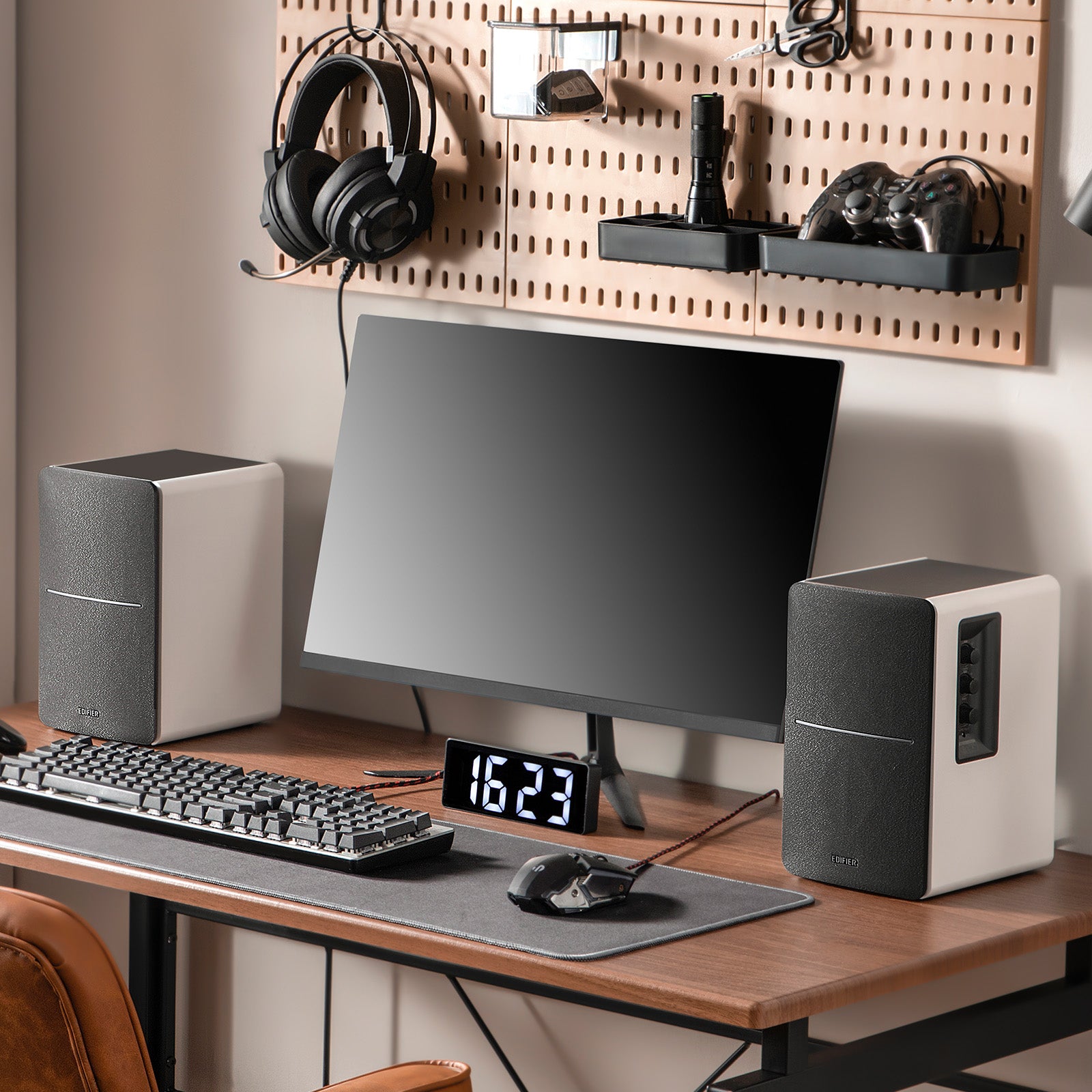 R1280DB Powered Bluetooth Speakers