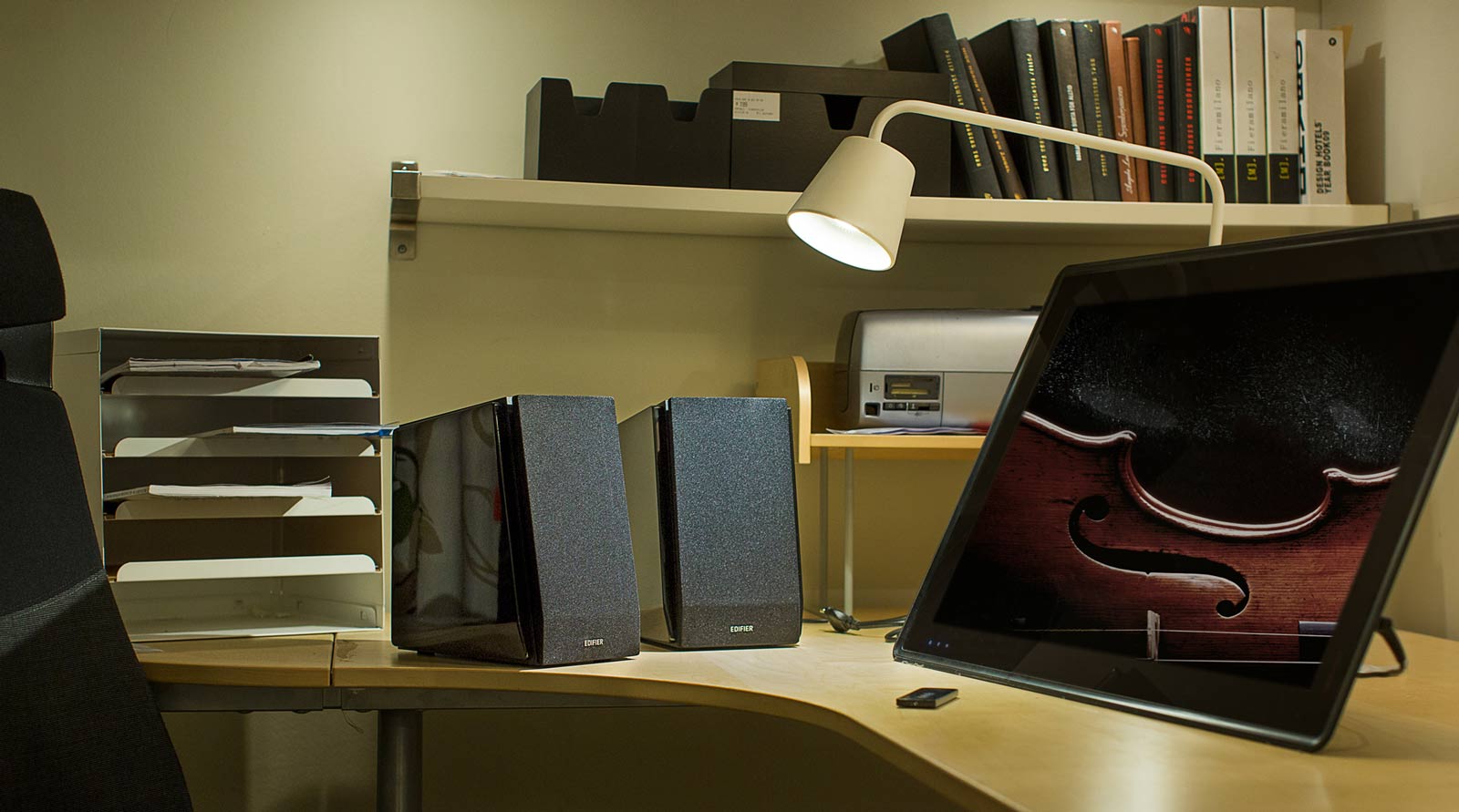 R1850DB Bookshelf Speakers (Certified Refurbished)