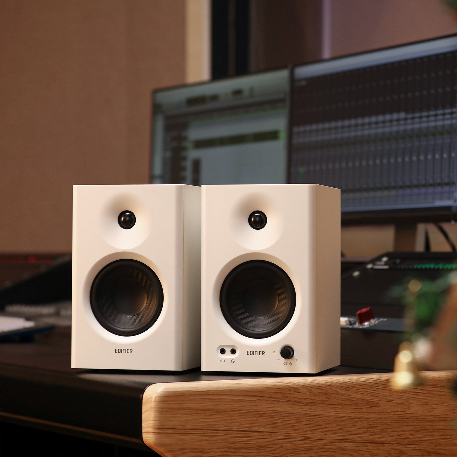 MR4 Powered Studio Monitor
